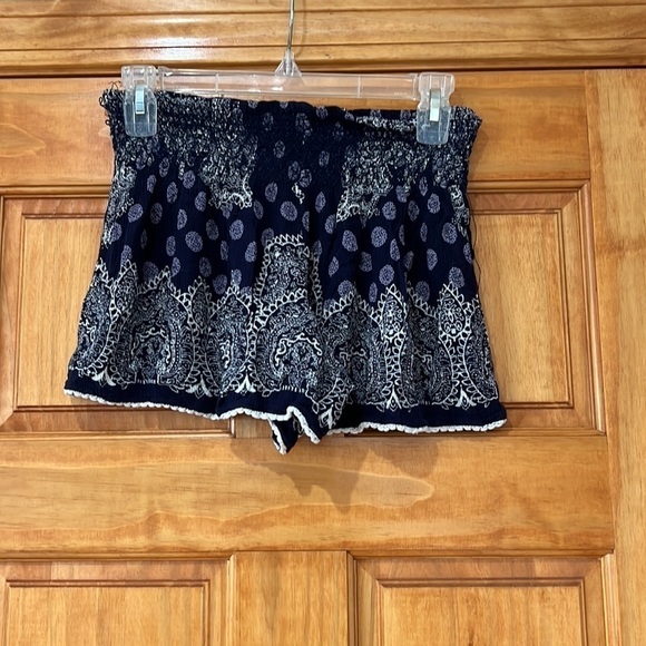 Patrons of Peace Shorts Boho Smocked Black White Juniors Small - Picture 2 of 4